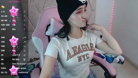 luna_roussee online show from March 1, 6:32 pm