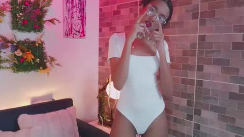 luna_valen online show from March 12, 4:59 am