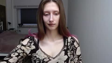 L U N A  online show from November 28, 6:38 am