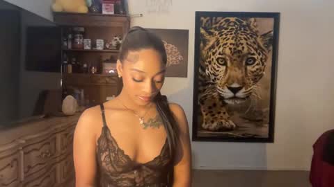 lunaa_11 online show from December 5, 5:48 am