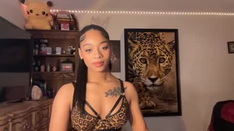 lunaa_11 online show from December 12, 4:15 am