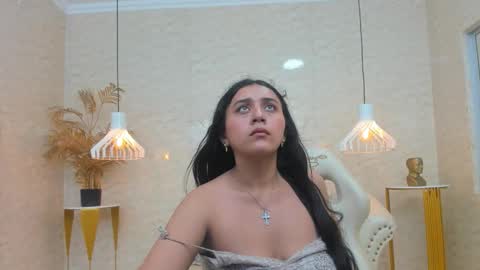 Luna Abril  online show from March 5, 4:19 am