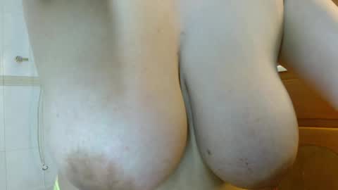 Luna Collins online show from February 7, 8:02 pm