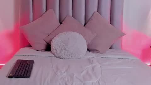 lunaa_moonn online show from February 12, 7:59 pm