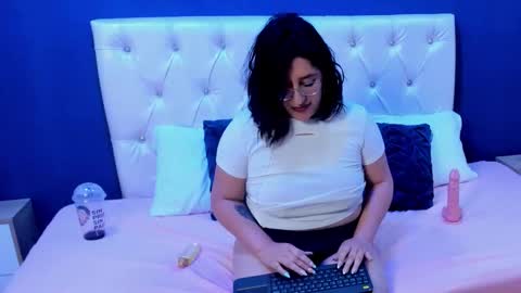 lunaa_velvett online show from October 16, 3:58 pm