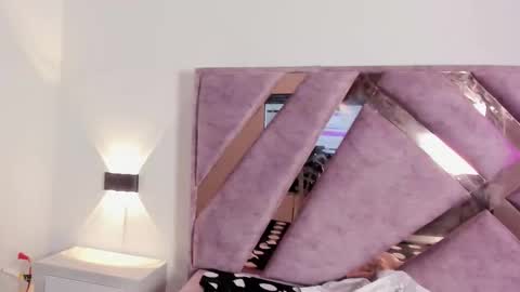 lunaglowp online show from March 4, 1:28 pm