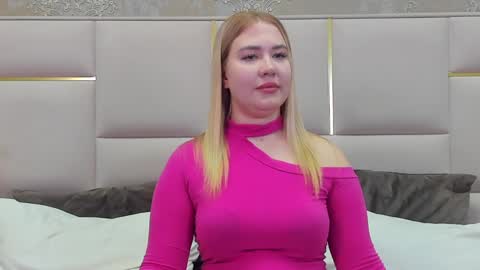 Snapshot of lunahouston chatting on February 2, 9:08 am LunaHouston online show from February 2, 9:08 am