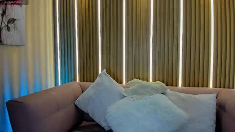 lunamillers_ online show from June 4, 4:17 am