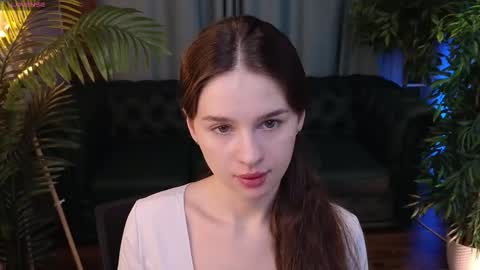 lunaolivia_ online show from November 21, 12:51 pm