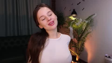 lunaolivia_ online show from October 31, 12:53 pm