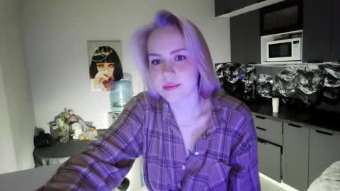 lunapeony online show from February 19, 9:24 pm