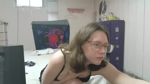 lunaquinn45 online show from February 10, 4:25 pm