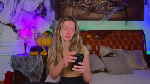 Luna Rishi online show from November 3, 6:17 am