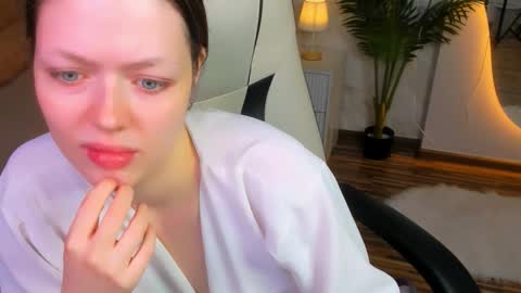 Lily online show from December 1, 6:28 am