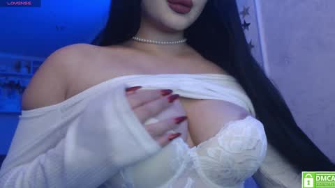 Snapshot of lunarose77 chatting on January 11, 8:10 pm Luna online show from January 11, 8:10 pm