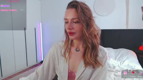 LunaticaBae online show from April 14, 3:06 am