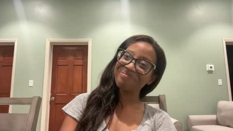 lunchboxgirl online show from March 28, 4:34 am