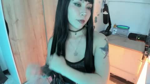 lunivyra online show from April 13, 3:57 pm