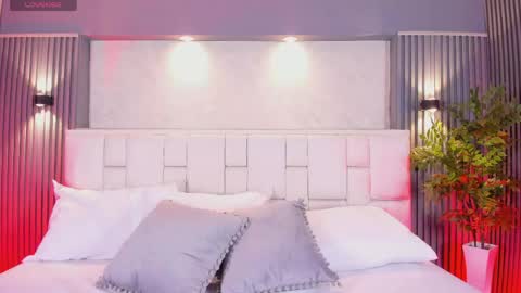 L U N N A online show from April 18, 4:37 am