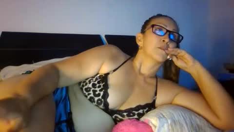 Lupita online show from January 14, 1:43 am