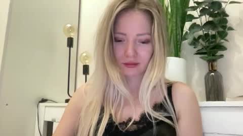 lusiluv online show from April 1, 7:33 pm