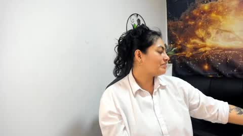 Snapshot of lust_mom chatting on December 10, 5:00 pm Angela 3 online show from December 10, 5:00 pm