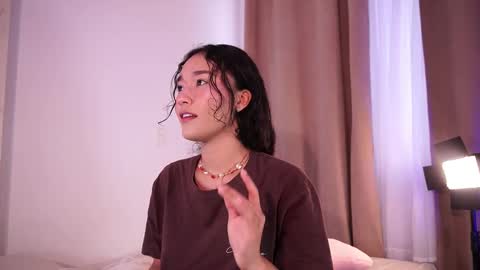 Lyhana Lee online show from March 15, 1:24 pm