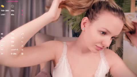 simply Eliza  online show from April 7, 8:16 am