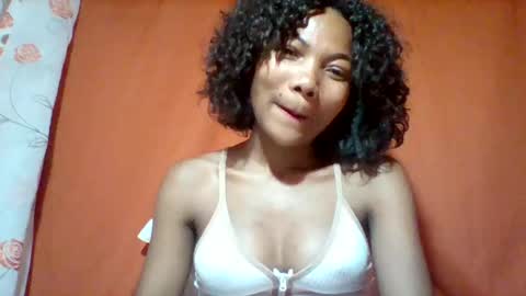 lyndah19 online show from November 27, 10:45 pm