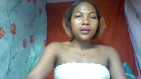 lyndah19 online show from January 17, 4:36 pm