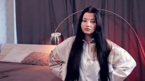 Mia  online show from March 4, 8:13 am