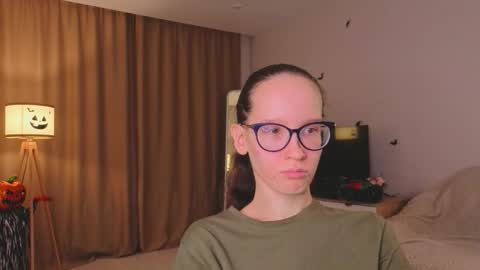 Sara online show from November 18, 4:41 pm