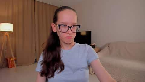 Sara online show from October 4, 4:33 pm