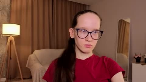 Sara online show from April 18, 7:07 pm