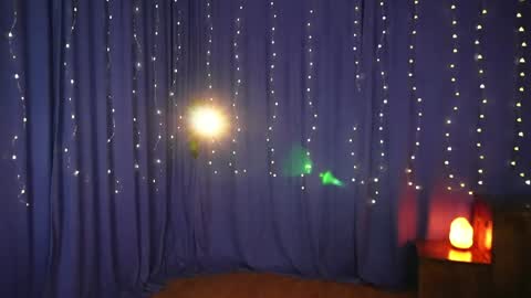 Snapshot of lynn_feline chatting on December 7, 4:36 pm Lynn online show from December 7, 4:36 pm