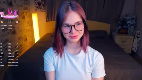 Cozy Lynns room online show from December 4, 8:38 am