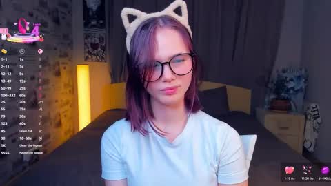 Cozy Lynns room online show from December 1, 11:25 am