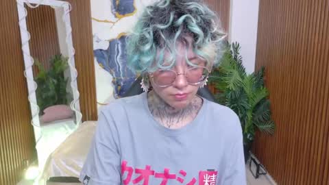 lyra_tay online show from June 4, 7:40 pm