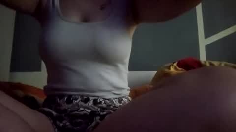 lyssacroft online show from December 22, 8:28 am