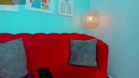Madame online show from May 4, 8:45 pm