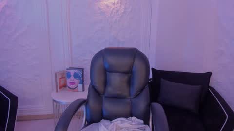 Maddison online show from December 5, 5:18 am