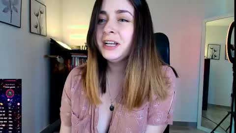 madelamee online show from March 24, 9:20 pm