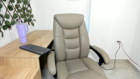 Madeleine  online show from April 9, 1:19 am