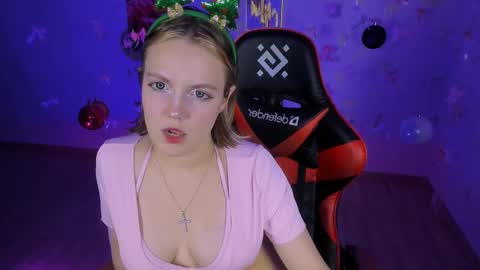 Madeline online show from December 21, 4:33 pm