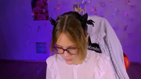 Madeline online show from November 17, 8:20 pm