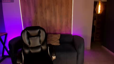 Snapshot of madelinefox_ chatting on February 19, 8:01 am Madeline online show from February 19, 8:01 am