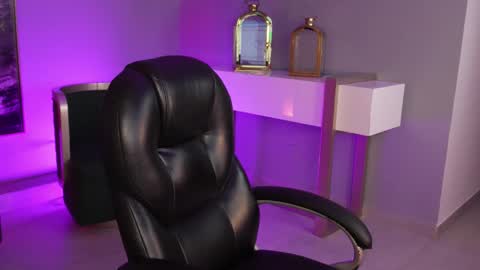 Snapshot of madelinefox_ chatting on September 18, 8:35 am Madeline online show from September 18, 8:35 am