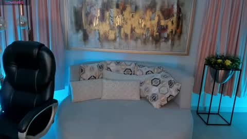 Snapshot of madelinefox_ chatting on February 12, 7:44 am Madeline online show from February 12, 7:44 am