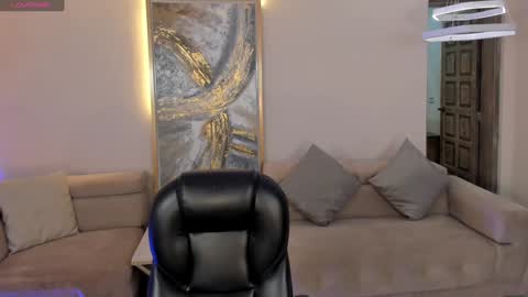 Snapshot of madelinefox_ chatting on February 8, 8:09 am Madeline online show from February 8, 8:09 am