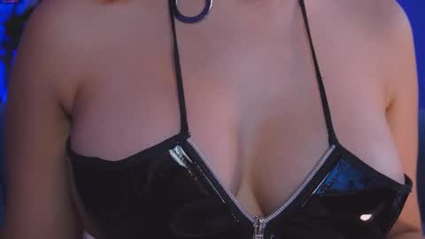 Snapshot of madelinefox_ chatting on September 13, 2:03 pm Madeline online show from September 13, 2:03 pm